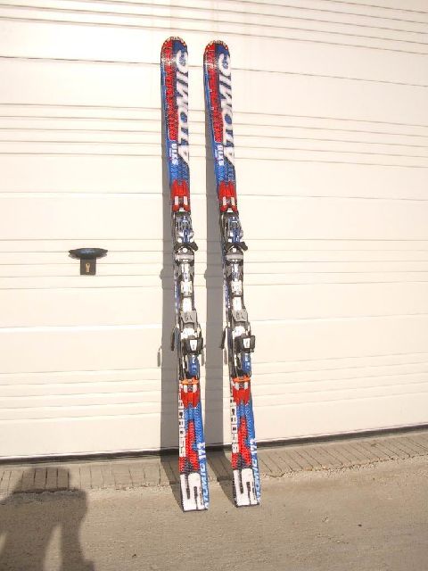 2 paires de skis atomic SX10 de 2007 neufs - 2 paires de skis atomic SX10 de 2007 neufs