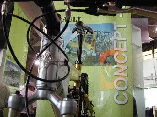 Salon du Roc d'Azur 2002 - 112.jpg - biking66.com