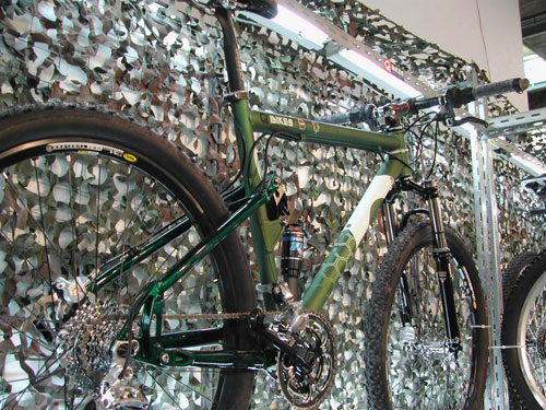 Salon du Roc d'Azur 2002 - 120.jpg - biking66.com