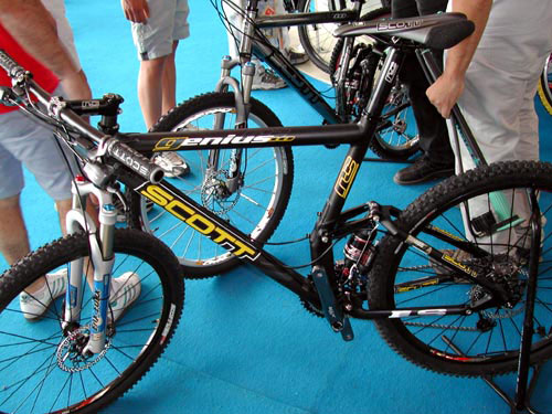 Salon du Roc d'Azur 2003 - DSCN2134.jpg - biking66.com