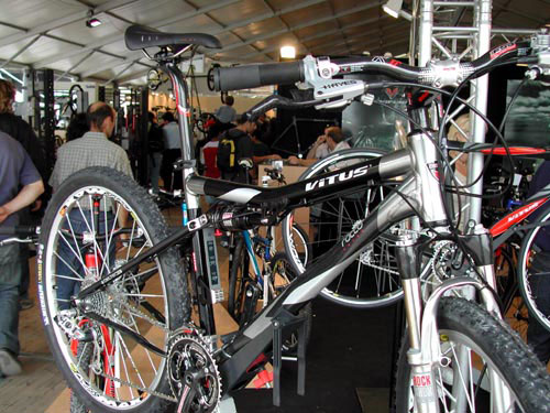 Salon du Roc d'Azur 2003 - DSCN2179.jpg - biking66.com