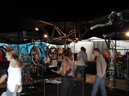 Salon du Roc d'Azur 2003 - DSCN2182.jpg - biking66.com