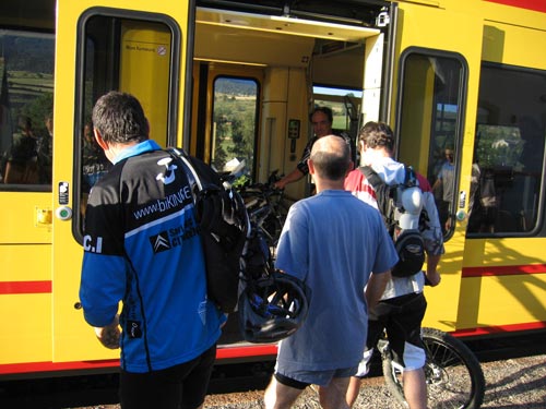 Train jaune version courte - IMG_4220.jpg - biking66.com