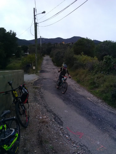 Rando VTT de Villelongue dels Monts - IMG_20170305_112219.jpg - biking66.com