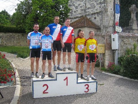 Le podium tandem lors des chpt. de france UFOLEP 2006 - Athanaël - biking66.com
