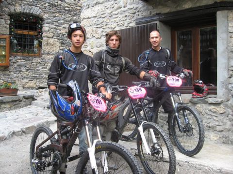 3 riders.jpg - -pierre- - biking66.com